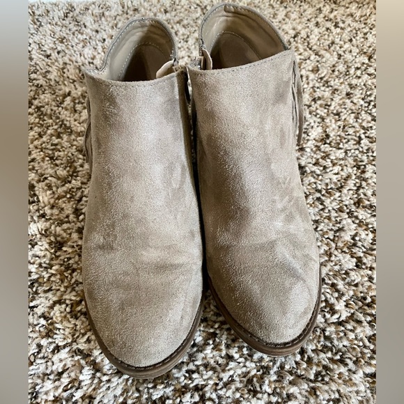 Soda taupe suede fringe fall ankle boots 6.5 - Picture 2 of 6